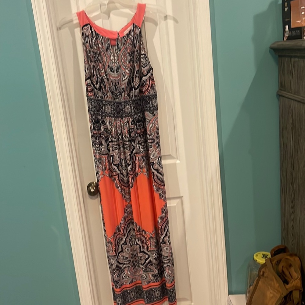 Long sleeveless dress